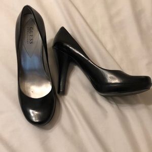 Guess round toe heels sz 9m black